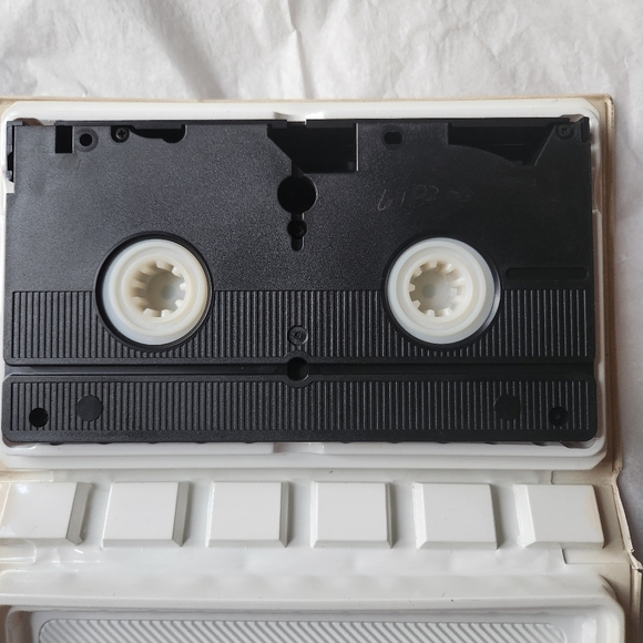 The Wizard of Oz MGM VHS tape - Picture 8 of 9